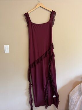 Sleeveless Ruffle Trim Maxi Dress in Deep Burgundy‎